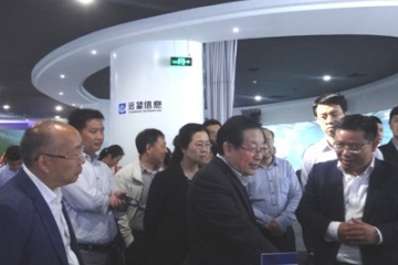 科技部部長(cháng)萬(wàn)鋼參觀(guān)遠望信息展區 浙江省“十二五”優(yōu)秀科技成果展開(kāi)展